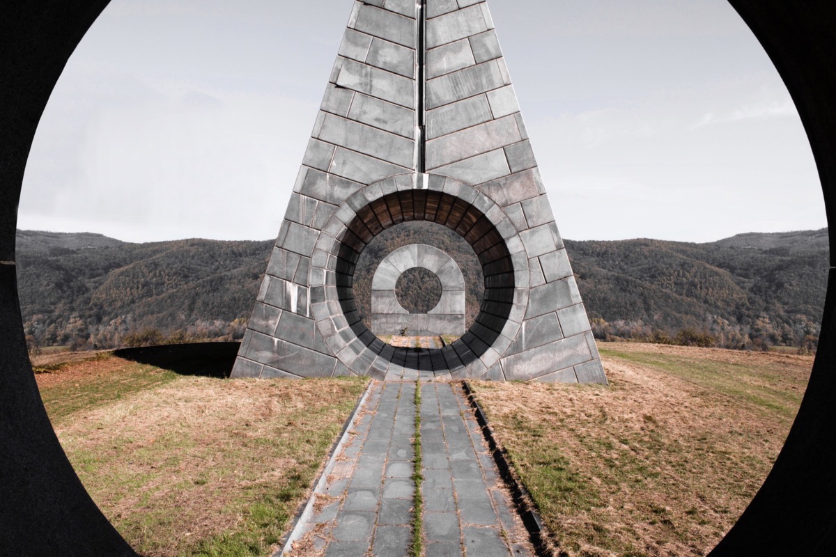 09-monument-in-popina-serbia-1-2013-photo-by-onno-kamer-1200